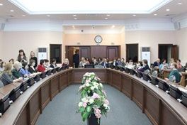 В Губернаторском зале Администрации ИО 21 мая состоялся круглый стол «Формирование позитивного отношения общества к образу государственного служащего»