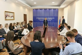 Зам. председателя Избирательной комиссии ИО Шеметова Т.А. вручила 32 студентам свидетельства по программе организации и проведения выборов